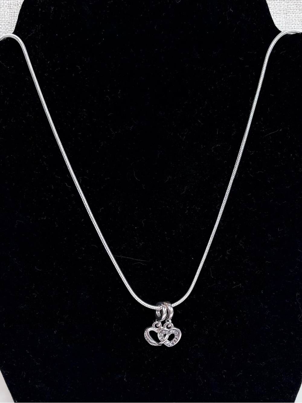 925 Sterling silver 50 cm snake chain w linked double hearts pendant w CZ stones